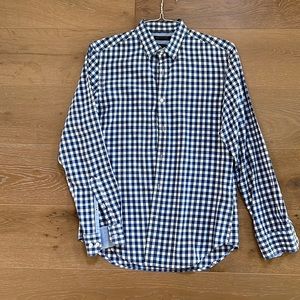 Men’s button down collared shirt